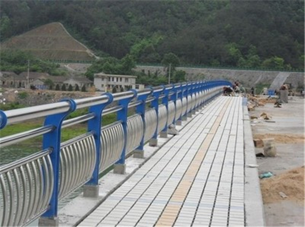 可克达拉不锈钢桥梁护栏是一种什么材质的护栏