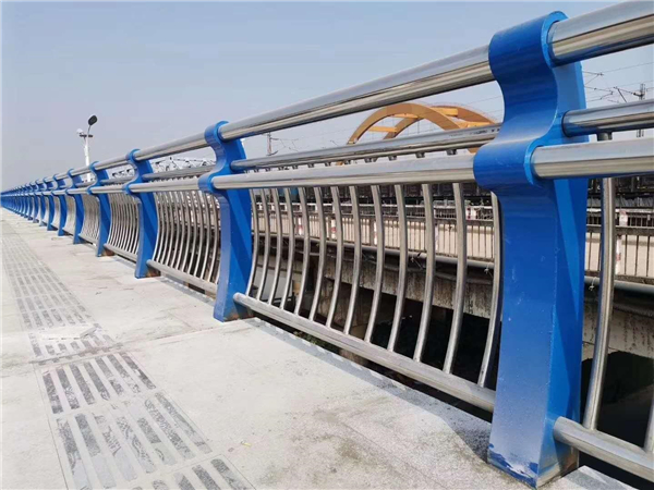 可克达拉304不锈钢复合管护栏的生产工艺揭秘